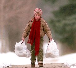 Grocery bags ripping GIF Christmas Films Aesthetic, Christmas Movie Wallpaper, Christmas Movies Aesthetic, Winter Home Aesthetic, Christmas Movie Aesthetic, Homealone Christmas, Home Alone 1, Home Alone Movie, Kaptan Jack Sparrow