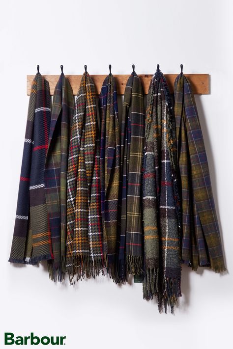 Barbour Scarf Men, Barbour Outfit Men, Barbour Style Men, Barbour Jacket Outfit, Forest Outfit, Barbour Scarf, Barbour Style, Barbour Wax, Men's Scarves