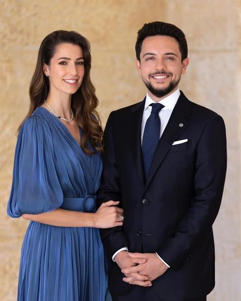 Prince William and Kate Middleton arrive in Jordan ahead of Prince Hussein and Rajwa's royal wedding | HELLO! Queen Rania Wedding, Engagement News, Prince Wedding, Jordan Royal Family, Estilo Kate Middleton, Lurex Dress, Style Royal, Estilo Real, Queen Rania