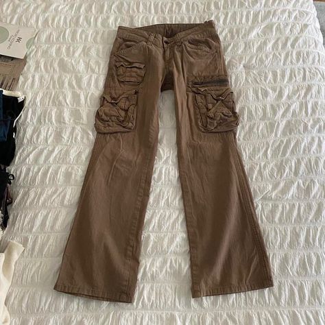 Brown Pants Aesthetic, Pants Aesthetic, Brown Cargo Pants, Thrifted Outfits, Clothing Pieces, Fire Fits, Aesthetic Clothing, Brown Pants, Current Styles