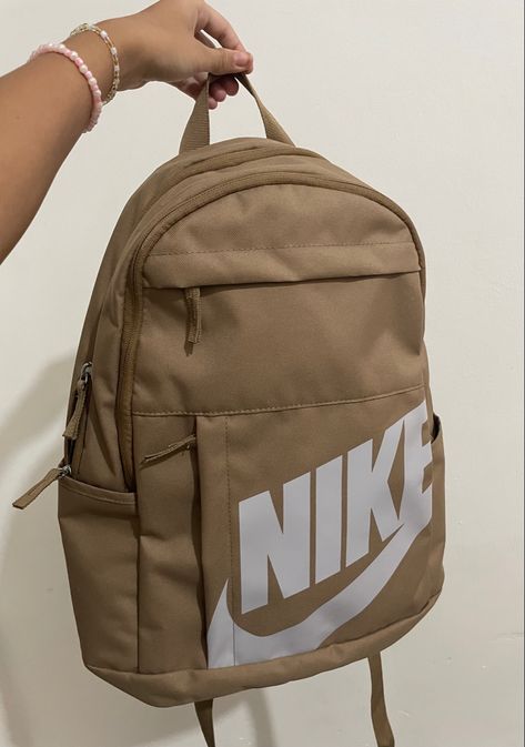 Book Bags For High School Nike, Cute Bags For Back To School, Nike Bags School, Nike Backpacks For School, Nike School Bag, Cute Bags For School, Cool Backpacks For School, Best School Bags, Best School Backpacks