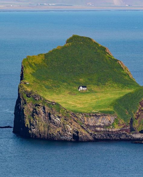 The loneliest house in the world (Elliðaey island, Iceland) - 9GAG Haidar Ali, Iceland Photos, Robert Mapplethorpe, Remote Island, Lofoten, Archipelago, Santa Maria, Belle Photo, In The Middle