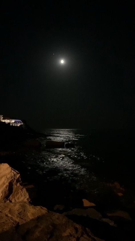 Ocean At Night Wallpaper, Night Story Instagram, Night Vibes Video, Instagram Story Night, Night Instagram Story, Moon Videos, Ocean Videos, Video Dark, Night Ocean