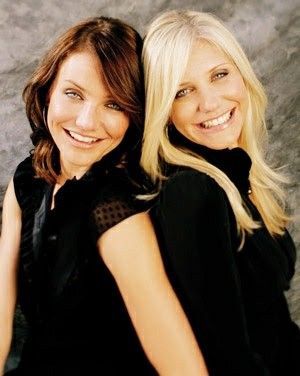 Cameron Diaz and her twin sister Chimene Celebrity Twins, Famous Twins, Twin Siblings, Celebrity Siblings, Famous Families, Kevin Spacey, Celebrity Families, Actrices Hollywood, Cameron Diaz