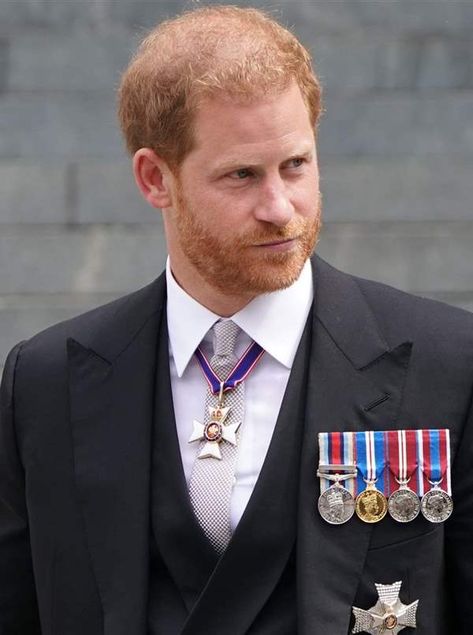 El Palacio de Buckingham ha emitido un comunicado que ha dejado helado a medio mundo. El equipo médico de Isabel II se ha mostrado muy "preocupado" por su salud y le han recomendado que quede bajo su supervisión. Este diagnóstico ha provocado que los miembros de la familia real se desplacen inmediatamente a Balmoral, la residencia de verano de la Reina: el príncipe Carlos, su hijo Guillermo, Camilla Parker. entre otros muchos ya se encuentran en Escocia. El príncipe Harry, por su parte, se encue Carbondale Colorado, Principe Harry, Familia Real, Isabel Ii, Save The Queen, Oprah Winfrey, Meghan Markle, Kate Middleton, The Queen