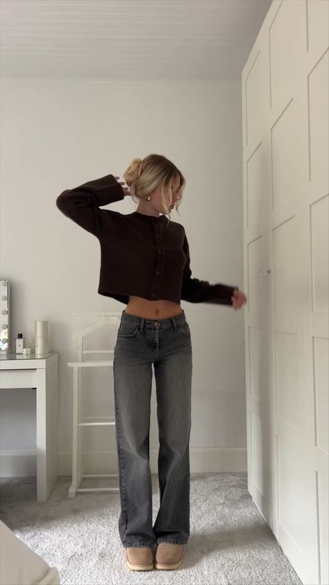 Topshop knitted boxy fluffy crew … curated on LTK Crew Neck Cardigan, Outfit Inspo Casual, Fits Clothes, Neue Outfits, Elegante Casual, School Looks, Cardigan Outfits, Stockholm Fashion, Crop Top Outfits