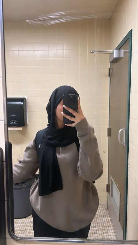 Hijabi School Fits, Hijabi Mirror Pic, Hijabi Snap, Asian Hijabi, Hijab School Outfit, Hijab Profile Picture, Hijabi School Outfits, Hijabi Pictures, Hijabi Outfits School