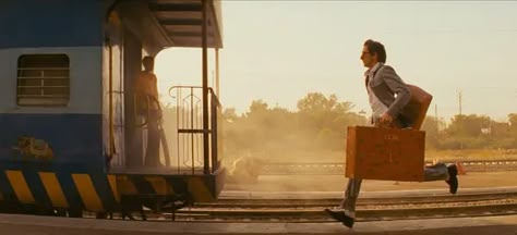 Best Movie Shots, Wes Anderson Stills, Cinema Shots, Travel Outfit Spring, The Darjeeling Limited, Wes Anderson Aesthetic, Anderson Aesthetic, Darjeeling Limited, The Exorcist 1973