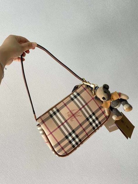 BBR Bags - Luxurious Totes - 004 Most of the bags comes with complete box; A+ Excellent Quality; Contact us if you've any questions in your mind. Burberry Handbags, Louie Bag, Burberry Purse, Bags Style, Pretty Bags, Card Bag, Burberry Bag, Luxury Vintage, Debit Card