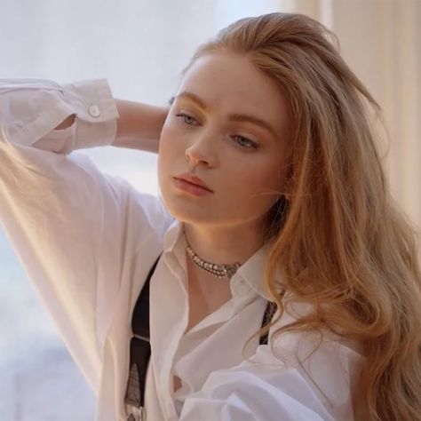 sadie sink in suspenders and white button down Sadie Sink Photoshoot 2022, Sadie Sink Coveteur Photoshoot, Sadie Photoshoot, Sadie Sink 2022, Sadie Sink Photoshoot, ليلي كولينز, Stranger Things Max, Be With Me, Sadie Sink