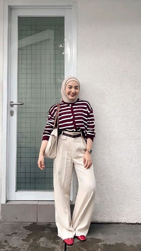 Outfit Hijab Simple, Mix And Match Outfits Hijab, Korean Style Hijab, Outfit Ngampus, Ootd Hijab Style, Maroon Outfit, Outfit Hijab Casual, Stylish Outfits Casual, Ootd Hijab Casual