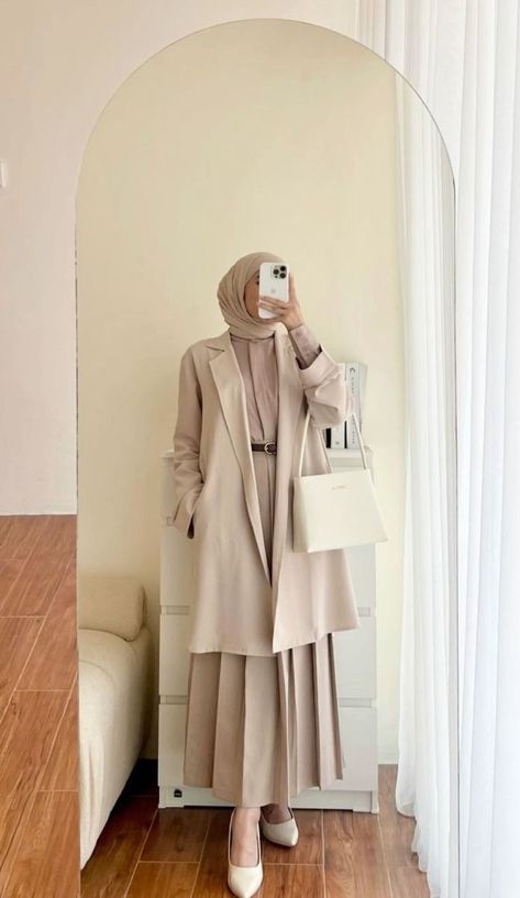 #fashion #outfits #hijab #hijabgirls #amazing #hilarious #dress #hijabdress #casualdress Business Casual Hijab Outfits, Hijab Outfit Office, Business Attire Women Summer, Modest Suits For Women, Blazer Outfits For Women Hijab, Hijabi Formal Dresses, Outfits Blazer Beige, Hijabi Business Outfit, Modest Office Outfits Muslim