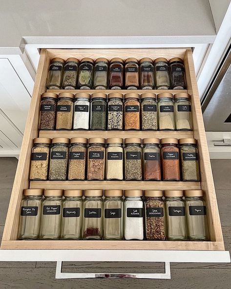 Drawer Inspiration, Neat Method, Desain Pantry, Pantry Organisation, Spice Drawer, House Organisation, تصميم للمنزل العصري, Kitchen Pantry Design, Kitchen Organisation