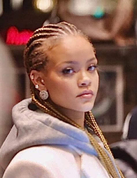 Rihanna Blonde, Rihanna 2000's, Young Rihanna, Rihanna Makeup, Rihanna Looks, Bad Gal Riri, Rihanna Riri, Bad Gal, Rihanna Fenty