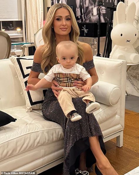 Paris Hilton Baby, Paris Hilton Dress, Family Guy Stewie, Famous Moms, Annie And Hayden, Beautiful Paris, Second Baby, Jimmy Fallon, Maui Hawaii