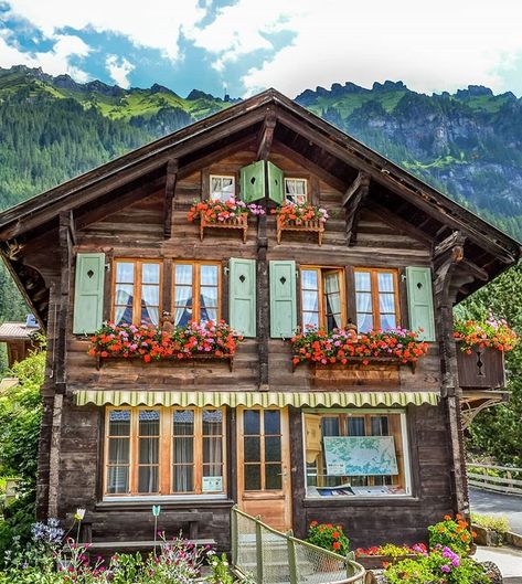 Anna Greece 🇬🇷 on Instagram: “#Wengen #Switzerland#Alpes #suiza#travellingtroughtheworld #travelanddestinations #travel_drops #europestyle_ #ig_europa #map_of_europe…” Switzerland Village, Wengen Switzerland, Swiss Village, Swiss House, Nature House, Visit Switzerland, Europe Map, Village House, Europe Fashion