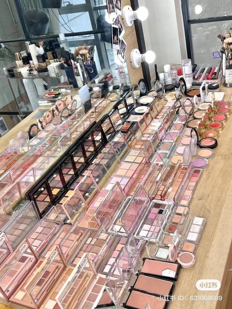 Makeup Studio Decor, Koleksi Makeup, Makeup Beauty Room, Penyimpanan Makeup, Makeup Collection Goals, Makeup Drawer Organization, Makeup Accesories, Makeup Is Life, Gloss À Lèvres