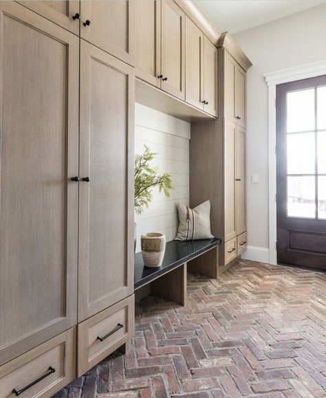 modern farmhouse Mudroom design with custom built in lockers, locker storage in mudroom ideas, hooks and bench in back foyer mudroom, mudroom storage, mudroom organization with shoe storage Modern Farmhouse Mudroom, Mudroom Remodel, Farmhouse Mudroom, Built In Lockers, Fredrikstad, Mudroom Lockers, Casa Loft, Mudroom Entryway, Mudroom Decor