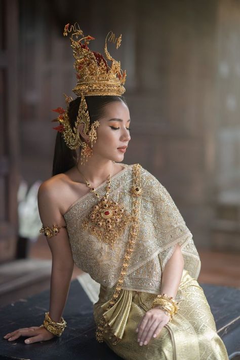 Thailand Traditional Dress, Thailand Costume, Thailand National Costume, Thailand Outfit, Thailand Dress, Traditional Asian Dress, Thailand Fashion, Traditional Thai Clothing, Thai Wedding Dress