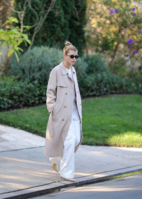 Sofia Richie is seen in Los Angeles, California. Sofia Richie Old Money Outfits, Sofia Richie Dress Outfits, Sophia Richie Sunglasses, Sophie Richie Aesthetic, Sofia Richie Aesthetic Outfits, Sofia Richie Winter Outfits, Sofia Richie New Style, Sophia Richie Chanel, Chelsea Parke Kramer