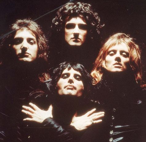 Queen Bohemian Rhapsody, 70s Music, Queen Freddie Mercury, John Deacon, Rock N’roll, Brian May, Queen Band, I'm With The Band, Killer Queen