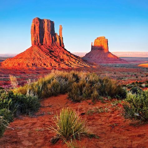 Monument Valley sunset desert landscape. Scenic buttes in Monument Valley at sun #Sponsored , #AD, #ad, #Valley, #desert, #buttes, #sunset Rock Desert Landscaping, Monument Valley Art, Arizona Desert Aesthetic, Arizona Parks, Arizona Red Rocks, Desert Pics, Monument Valley National Park, Arizona Scenery, Arizona Rocks