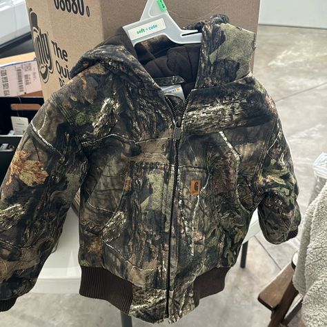 Size 2t,Mossy Oak Carhartt, Winter Jacket With Hood. Material Around Wrist And Waste . Worn Twice. Excellent Condition No Rips Or Stains Still Like Brand New Camo Zip Up Hoodie, Carhartt Hooded Jacket Outfit, Camo Zip Up, Clothes To Wear To School, Stylish Winter Jackets Women, Camo Outfit Ideas, 2000s Fashion Winter, Cute Fits Winter, Carhartt Aesthetic