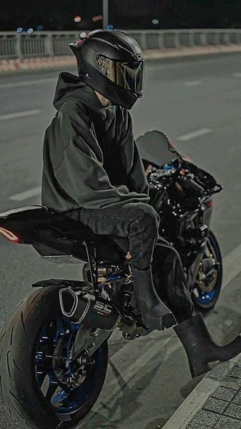 Motorcycle Pfp, Biker Aesthetic Male, Biker Guys, Girl Wallpapers For Phone, Bike Wallpaper, Motorcycle Guy, Mask Men, Motorcycle Gang, Stunt Bike