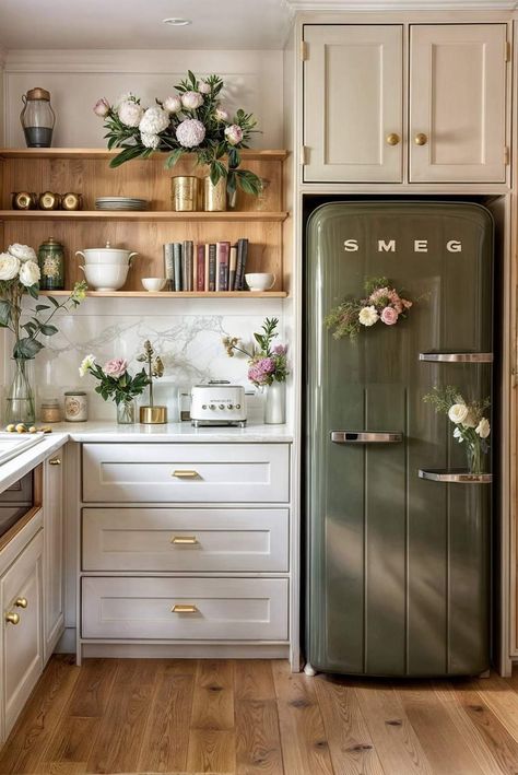 Kitchen Cabinets L Shape Layout, One Walled Kitchen Layout, Country Classic Kitchen, Cottage Theme Kitchen, Make Kitchen Cozy, Cozy Tiny Kitchen, Modern Home With Antique Touches, French Art Deco Kitchen, Cozy Cottage Kitchen Small Spaces