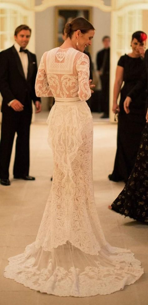 Custom #Givenchy Lace #Wedding #Dress {Vanessa Traina} Givenchy Wedding Dress, Vanessa Traina, Long Sleeve Wedding Dress Vintage, Long Sleeve Wedding, Lace Wedding Dress, Runway Models, Wedding Dress Long Sleeve, Looks Vintage, Beautiful Gowns