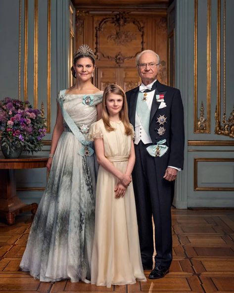 Victoria Bernadotte Westling on Instagram: “#NEW Official portraits of the Swedish Royal Family 💙👑 . . . Credit: Thron Ullberg / Kungl. Hovstaterna #crownprincessvictoria…” Swedish Royalty, Princess Victoria Of Sweden, Princess Estelle, Young Prince, Princess Charlene, Full Length Gowns, Royal Court, Swedish Royals, European Royalty