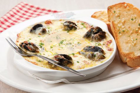 Garlic Snails. Baked in a garlic butter, topped with mozzarella cheese and served with toasted bruschetta | Panarottis http://www.panarottis.co.za/ourmenu/tostart Kos, Essen, Garlic Snails Recipe, Garlic Sauce For Steak, Garlic Snails, Snail Recipes, Escargot Recipe, Snails Recipe, Five Course Meal