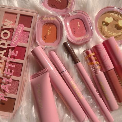 Alat Make Up Pemula, Foto Alat Make Up, Alat Makeup Lengkap, Alat Make Up, Pink Aesthetic Makeup Products, Pink Cosmetics Aesthetic, Pinkflash Makeup, Pink Flash Makeup, Lippies Collection