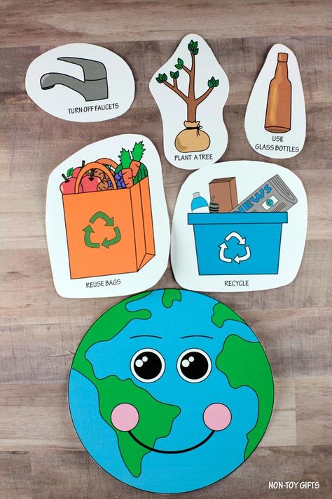 Happy Earth sad Earth sorting activity for preschoolers and older kids Earth Day Preschool Activities, Earth For Kids, Ochrana Prírody, Earth Activities, Recycling Activities, مشروعات العلوم, Earth Week, Earth Craft, Earth Day Projects