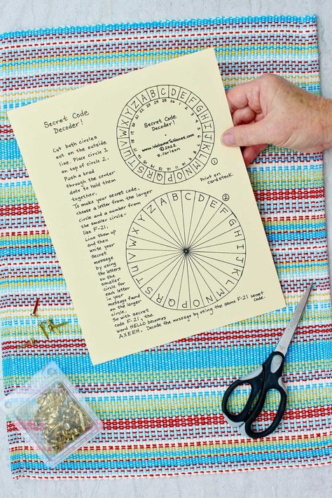 Kids can make their own DIY secret spy decoder wheel for writing and decoding secret messages. Use the free printable and make a secret code! #WelcometoNanas #MessageDecoder #DIYDecoderWheel #SecretMessageDecoder Atbash Cipher Code, Spy Decoder, Decoder Wheel, Coded Message, Secret Code, Secret Messages, Printable Diy, Word Games, Diy Printables