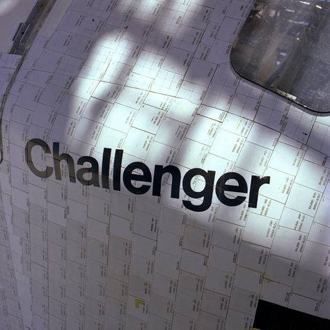 Challenger cabin, starboard side. Thirty years ago this morning (1986 January 28), the NASA Space Shuttle Challenger (Mission STS-51-L) broke apart 73 seconds after the 11:38 a.m. EST launch from Cape Canaveral, Florida. Seven astronauts perished following the spacecraft's break-up and fall into the ocean. Only Columbia and Challenger made use of all those white LRSI tiles on the crew cabin section. Discovery through Endeavour made use of the new AFRSI blankets instead. Judith Resnik, Space Shuttle Challenger, Nasa Space Program, Nasa History, Nasa Space Shuttle, Space Cadet, Cape Canaveral, Nasa Space, Nasa Astronauts