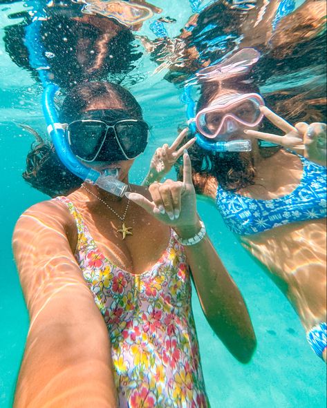 Underwater Picture Ideas, Aesthetic Underwater Photos, H2o Summer Aesthetic, Aesthetic Pictures To Take Of Yourself, 2024 Summer Aesthetic, Aesthetic Things To Do In Summer, Ocean Pictures Poses, Beach Water Pictures, Holiday Pictures Ideas