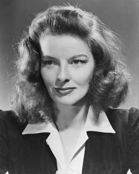 Beautiful photos of the iconic Katharine Hepburn ... Katharine Hepburn Quotes, Katharine Hepburn Spencer Tracy, Oud Hollywood, Classic Style Icons, Klasik Hollywood, The Philadelphia Story, Lillian Gish, Spencer Tracy, Old Celebrities