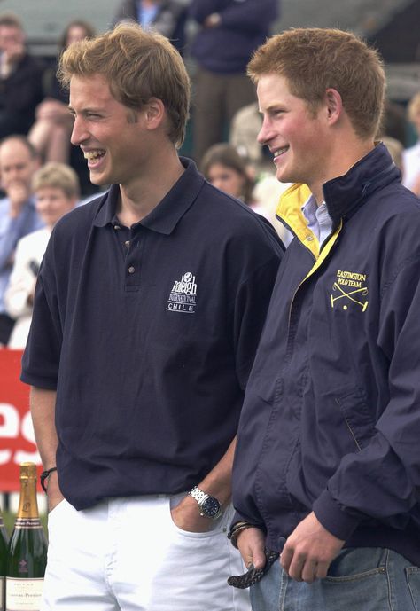 Such a fun British royal family flashback! Prince William and Prince Harry shared a laugh at the Queen Mother's Cup in July 2004. William And Harry, English Royal Family, Prins Harry, Principe William, Prinz Harry, Prince William And Harry, Polo Match, Principe Harry, Reina Isabel Ii