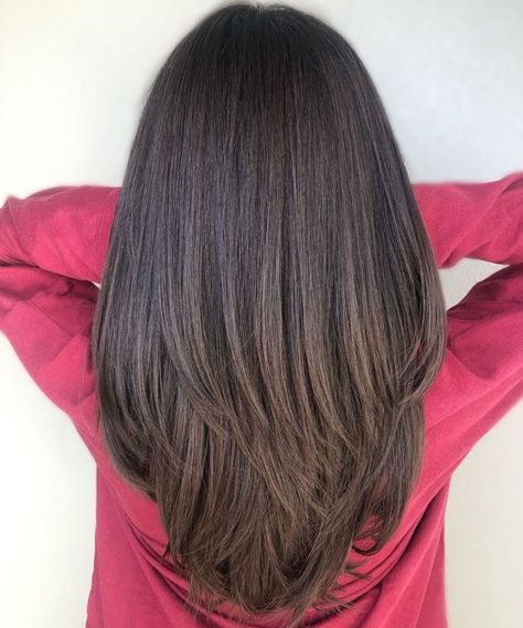 Long Brunette Straight Hair With Layers Thick Straight Hair, Balayage Straight Hair, Straight Layered Hair, Bronde Balayage, Long Brunette, Layered Hairstyles, Vlasové Trendy, Long Layered Haircuts, Front Hair Styles