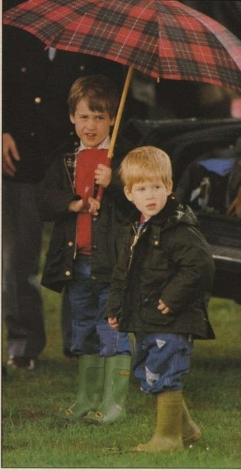 Harry was a Royal Baby once too. | 22 Reasons Prince Harry Will Rule At Being An Uncle William And Harry, Holding An Umbrella, Prince William Et Kate, Under An Umbrella, Prins William, Prinz Charles, Principe William, Prins Harry, Prinz William