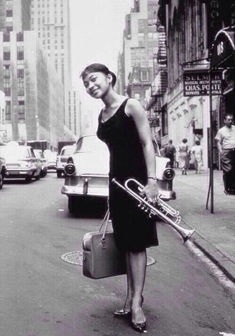 Lorraine Glover, wife of famous hard bop trumpeter Donald Byrd - Imgur Songs, Chicago, Free Jazz, Ville New York, Musical, Cd, New York