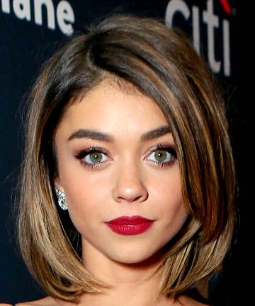 Makeup for Green Eyes: Lips & Cheeks Bob Hairstyles Brunette, Brunette Bob Haircut, Ring Dance, Straight Bob Hairstyles, Makeup Looks For Green Eyes, Brunette Bob, Makeup Shades, Emerald Eyes, Medium Bob Hairstyles