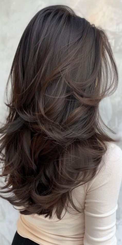 Good Layered Haircut, Haïr Cut Long Hair Layers, Back Layered Hair, Cute Haircut With Layers, Long Layered Haircuts Back View, Layers In Brown Hair, Long Hair Wavy Layers, Haïr Cut Style For Long Hair, Hair In Layers Medium