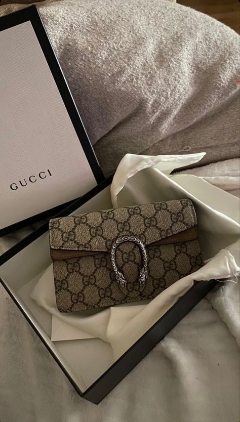 Dionysus Super Mini Bag, Prada Galleria Bag, Gucci Bag Dionysus, 00s Mode, Sacs Design, Makeover Bedroom, Luxury Bags Collection, Handbag Essentials, Girly Bags