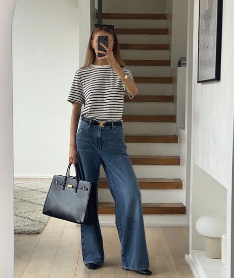 Women's Casual Shirt Outfit Ideas in 2023 Striped Tee Shirt Outfit, Basic Shirt Outfit, Casual Shirt Outfit, Basic Tshirt Outfit, Striped Tshirt Outfits, Stripe Tee Outfit, Striped Blouse Outfit, Casual Shirts Outfit, Striped Top Outfit