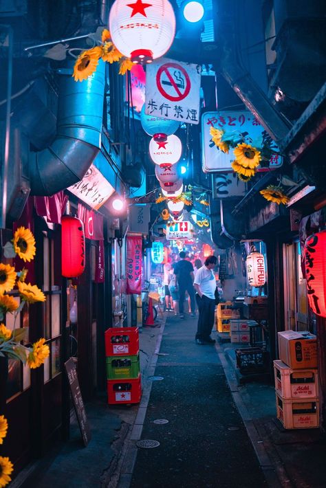 21 Images Of Tokyo Nights That Will Have You Packing Your Bags And Flying Out Tomorrow Asian City, Tokyo Aesthetic, Estilo Cyberpunk, Alley Way, Neo Tokyo, Fotografi Kota, Neon Printing, Japan Street, Japan Photography