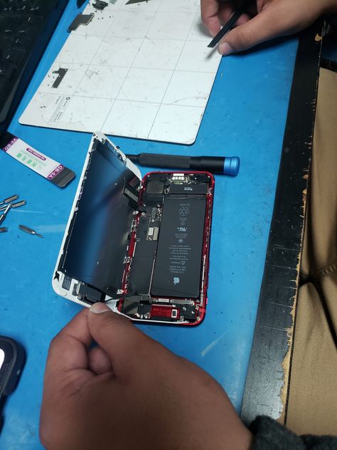 Broken Phone Screen Iphone, Iphone Repairing, Phone Format, Cracked Phone Screen, Broken Phone Screen, Phone Repair Shop, Cell Phone Repair Shop, Broken Iphone Screen, Uptown Dallas