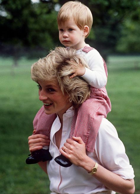 Archie, ahora sí podemos comparar, ¿son los ojos de papá? - Foto 5 Princess Diana Quotes, Diana Quotes, Vévodkyně Kate, Diana Queen, Prințesa Diana, Putri Diana, Ginger Man, Princ Harry, Era Victoria