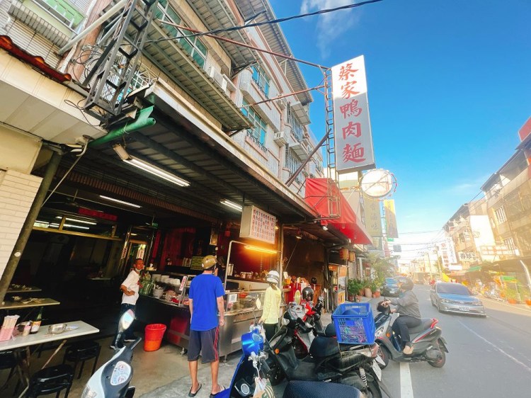 蔡家鴨肉麵。燻鴨肉嫩滑多汁，美味讓人回味無窮｜安南區美食30年老店